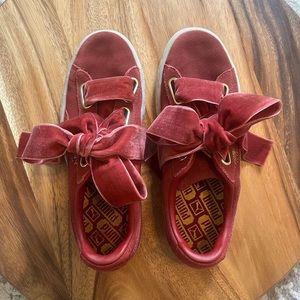 Puma-Suede Heart Velvet Lace Shoes, 6.5